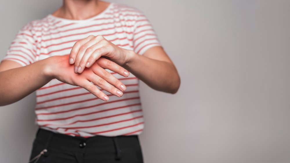 Por que minhas mãos ficam formigando à noite? – Clínica Ortopédica